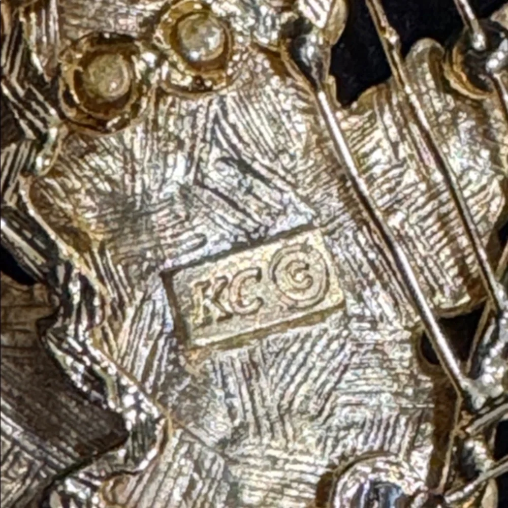 N/A elegant gold